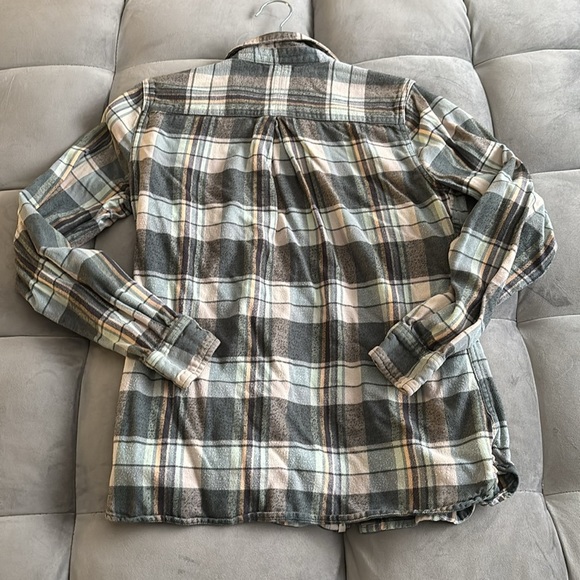 Woolrich Plaid Button-Up Shirt Flannel size Small - Picture 5 of 8